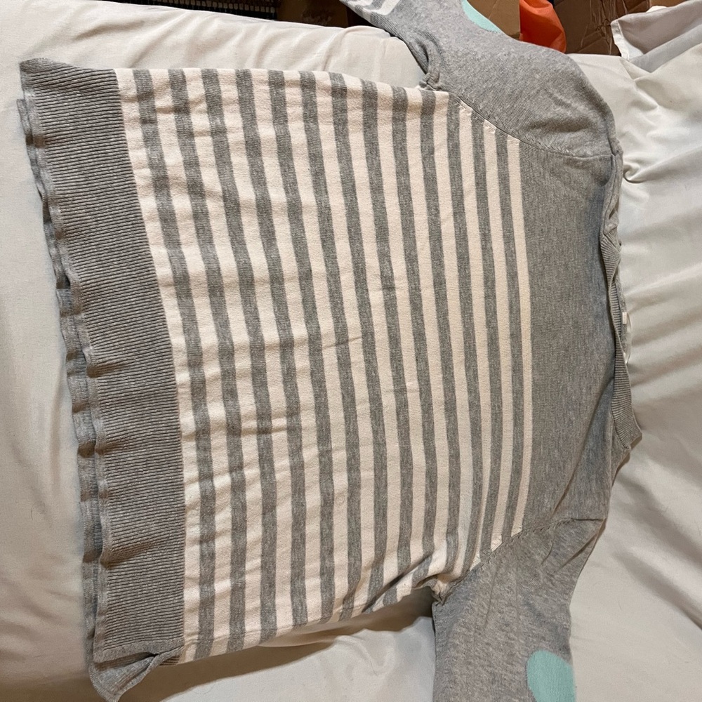 🩵Grey and White Striped Sweater very beautiful. 🌸 - Picture 5 of 12